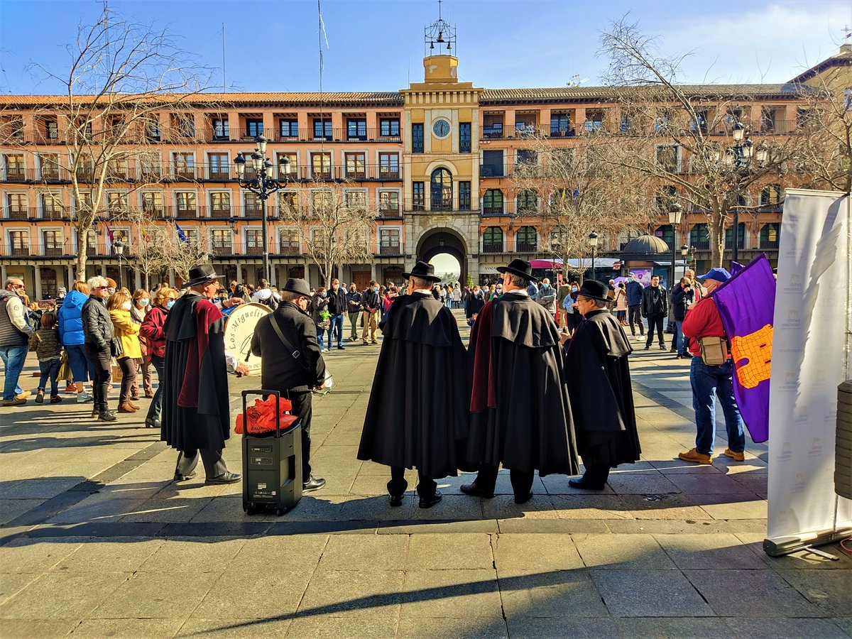 hilarcon's tweet photo. #Vecineando #CascoHistórico #Toledo 
Toledo no es solo Alfonso € El Negocio.
500 aniversario de los Comuneros.
3 FEB 1522: la última ciudad comunera cae bajo las tropas del emperador Carlos V. Esa ciudad fue Toledo, gobernada por la ejemplar Dª María Pacheco.
Pza. Zocodover. https://t.co/8RuvWe1aNd
