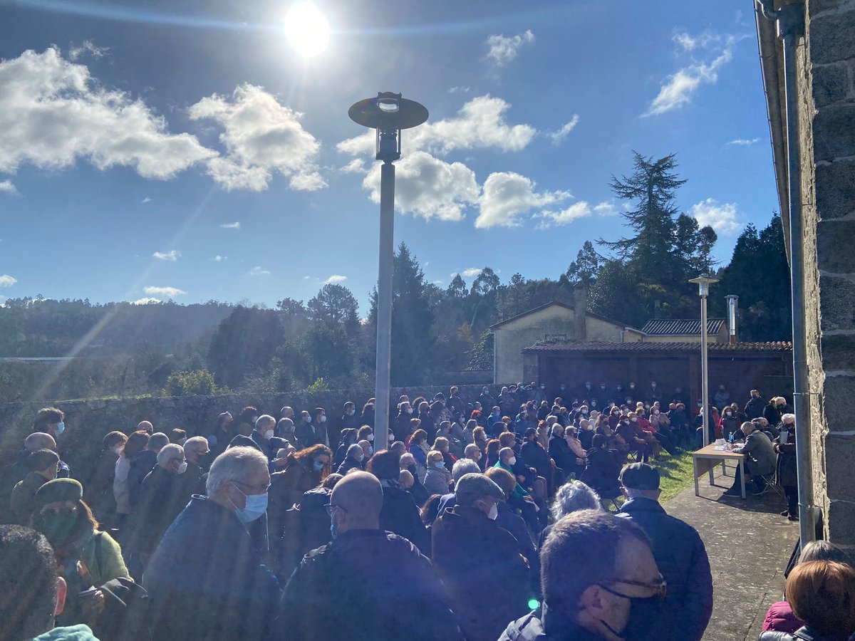 mrosonf's tweet photo. Día grande na #rochaforte!!
Presentamos o libro ‘Rocha Forte. A memoria recuperada dun castelo medieval’, un traballo extraordinario que contribúe a dar un paso máis na recuperación da memoria da Rocha Forte e da súa importante fortaleza. Grazas á autora, Matilde González 💫 https://t.co/JACgNLlqfV