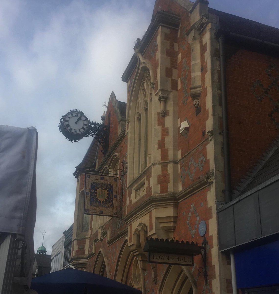 thefilmcritic1's tweet photo. Day 36 - New Experience - #berkhamsted #townhall #popupbazaar arts & crafts. Discovered Debbie shrimpton illustrates with local landmarks - loved that ❤️ https://t.co/ZYEglJD0N1