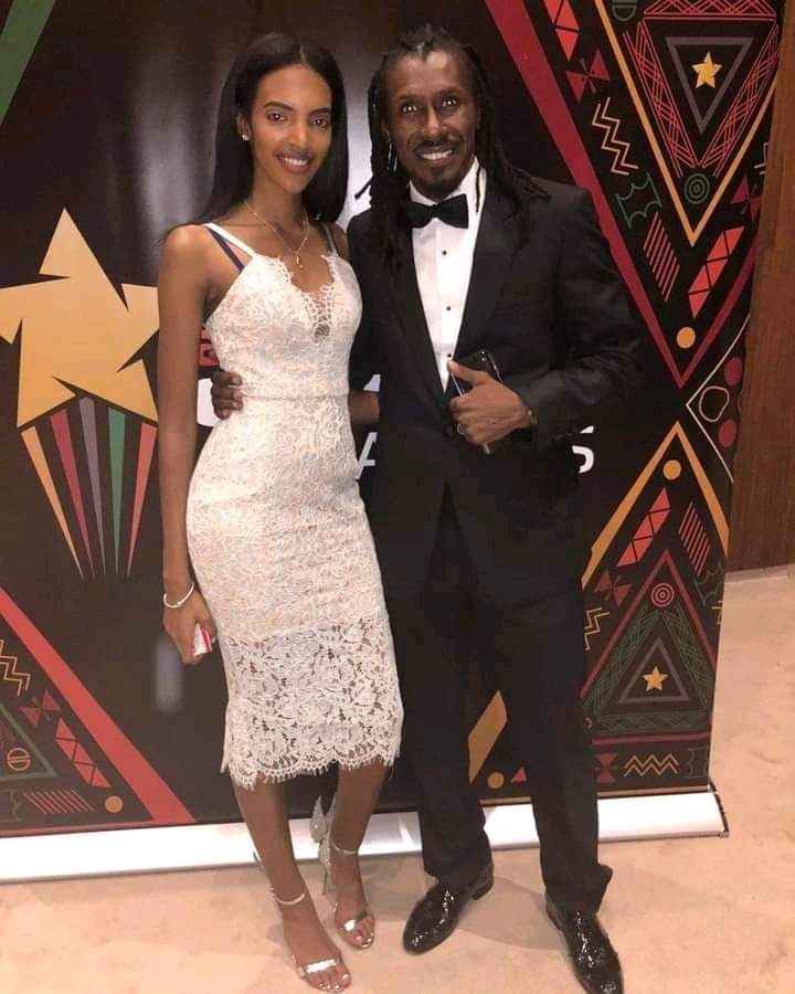 Aliou Cissé🇸🇳: 'I am married to a Burundian and I have children who are just beautiful,... but know that I love Senegalese women, but God has done it Married to a woman from Burundi...'

📷 Aliou Cissé with his daughter🇸🇳🇧🇮

[@Sport221]