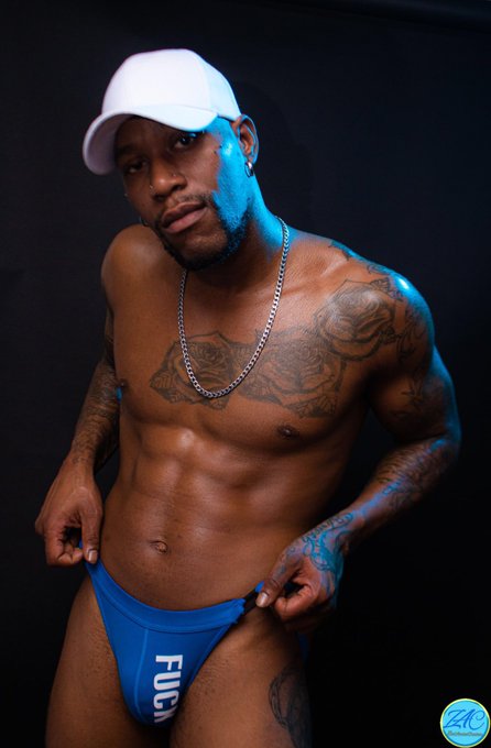 Issa bad bitch birthday!!!! 32 looking goodt!!!!! 😍💕😘 https://t.co/U4ILgzDhuH