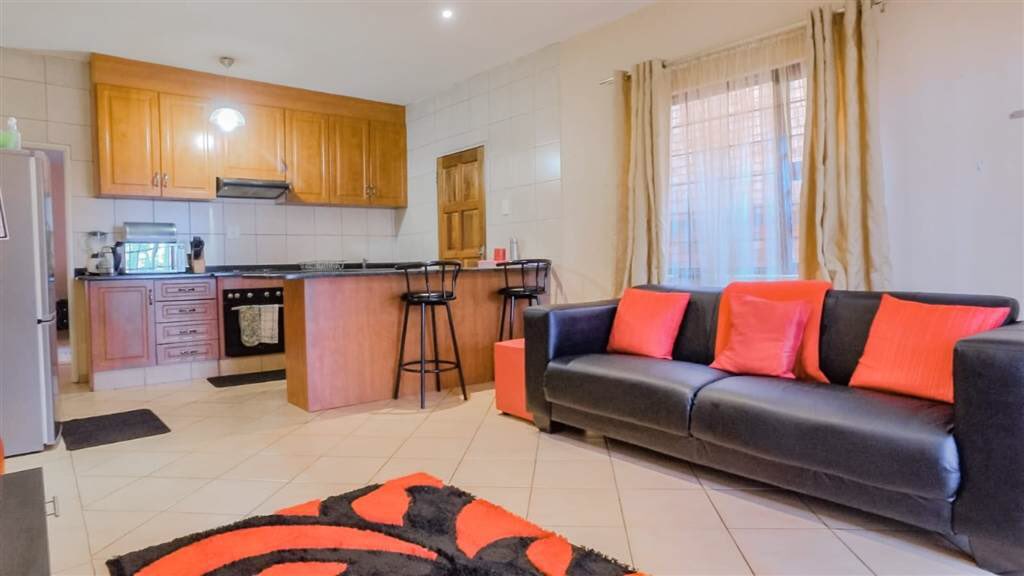 SHASHEProperti1's tweet photo. 1 Bed, 1 Bath Apartment available for rent at Lenasia South Ext 1 for R4000pm inclusive of water and lights. DM us  to view this beautiful apartment! #LenasiaSouth #Rent #Apartment #Soweto https://t.co/QMQoOHEPBx