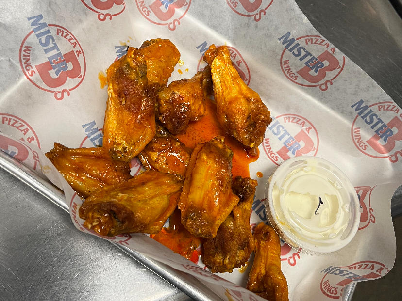 BGMisterBs's tweet photo. It's a great day to watch college basketball! 🏀 Head into Mister B's for some wings or let us bring a delivery to your door! Call us at 270-904-4200 https://t.co/VszxfFruWi