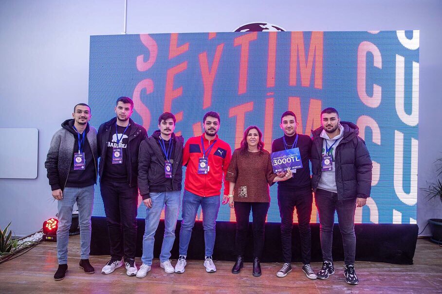 Seyhan Belediyesi Teknoloji ve İnovasyon Merkezimizde (SEYTİM) gerçekleşen Valorant Turnuvası’nda dereceye giren E Spor oyuncularına ödüllerini takdim ettik.

Gençlerimizi her alanda desteklemeye devam ediyoruz.