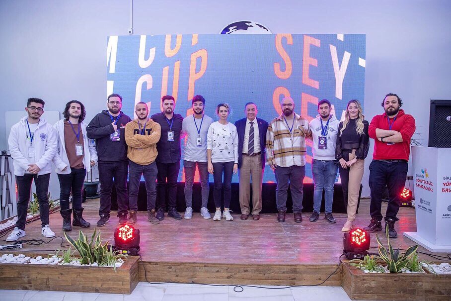 SeyhanBelediye's tweet photo. Seyhan Belediyesi Teknoloji ve İnovasyon Merkezimizde (SEYTİM) gerçekleşen Valorant Turnuvası’nda dereceye giren E Spor oyuncularına ödüllerini takdim ettik.

Gençlerimizi her alanda desteklemeye devam ediyoruz. https://t.co/rmFladORO8