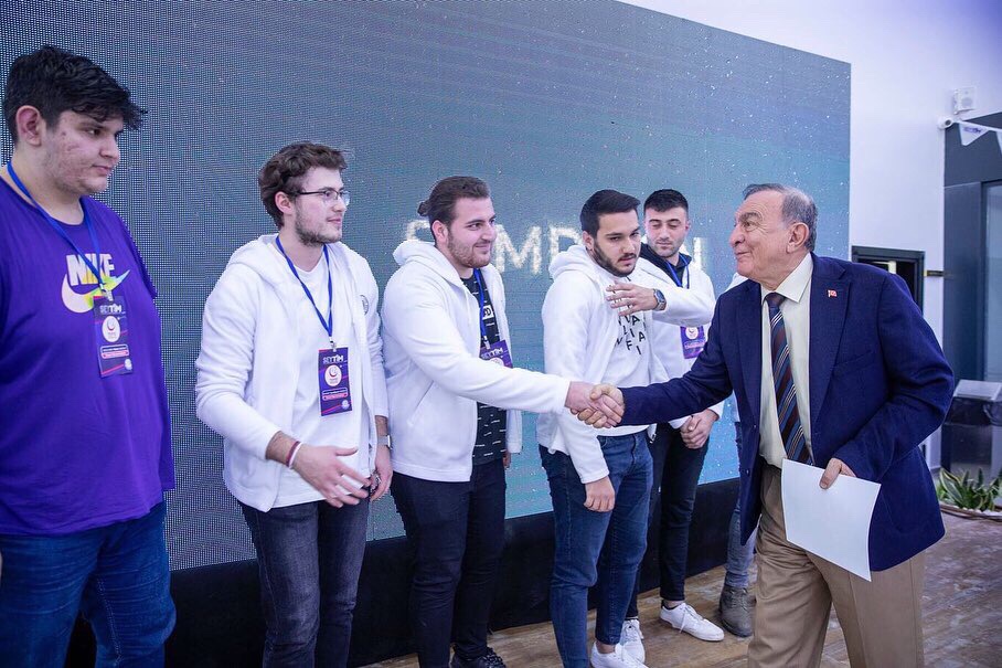 SeyhanBelediye's tweet photo. Seyhan Belediyesi Teknoloji ve İnovasyon Merkezimizde (SEYTİM) gerçekleşen Valorant Turnuvası’nda dereceye giren E Spor oyuncularına ödüllerini takdim ettik.

Gençlerimizi her alanda desteklemeye devam ediyoruz. https://t.co/rmFladORO8