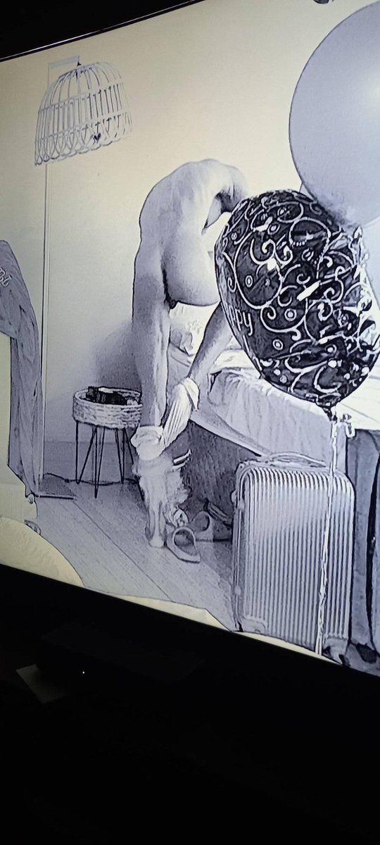 #BBMzansi Please who can explain this pics for me 😂😂.#BigBrotherMzansi