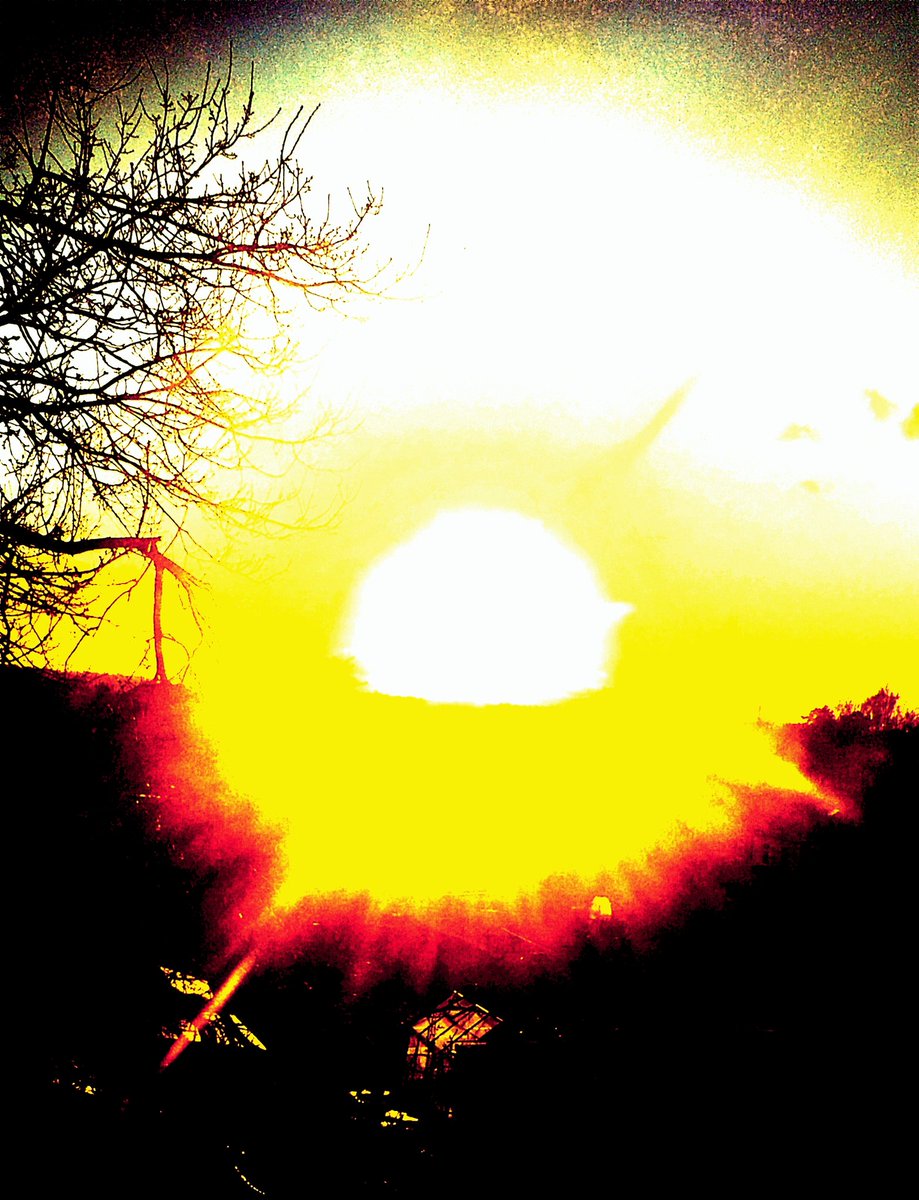 Bono66020372's tweet photo. It's #Amazing how you can #altertheimage of the #finalresult of a #SunsetPhoto by #experimenting with #filters #brightness &amp; the #Hue etc. This is a #Photograph #WindowView of a #sunset over #Norwich #yesterday 4th #February #PhotographyCourse late #90s #CityCollegeNorwich #CITY https://t.co/21elPojMJ7