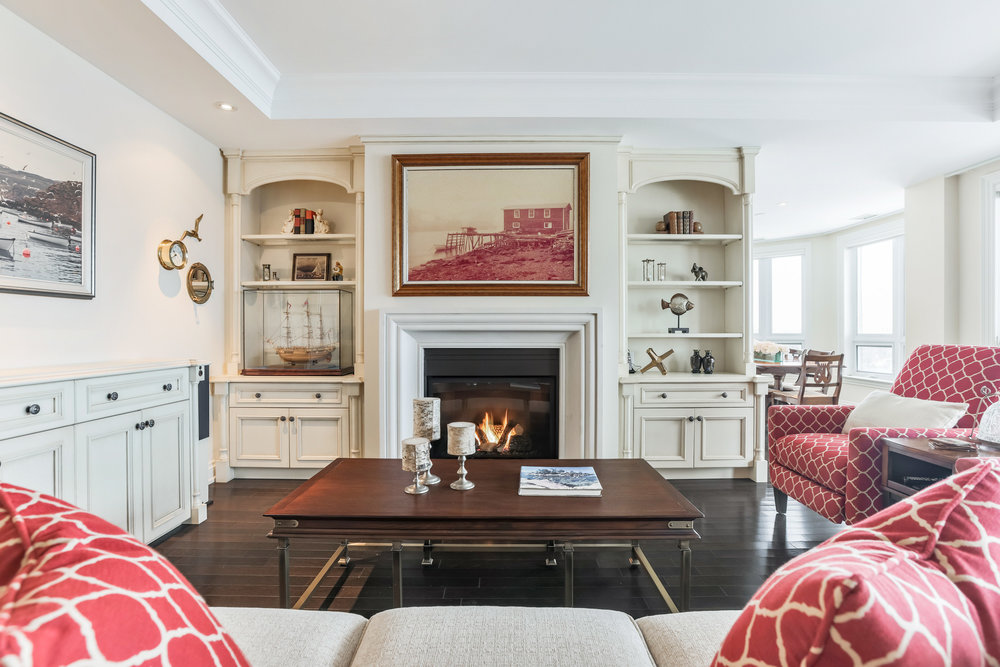 SaundersSaxton's tweet photo. 907 | 111 Forsythe Street - Just listed. Two bedrooms, 2 baths. 1735 sq. ft with views of Lake Ontario and downtown Oakville. https://t.co/t6ZBLqpJa9 https://t.co/QYW9rwElDQ