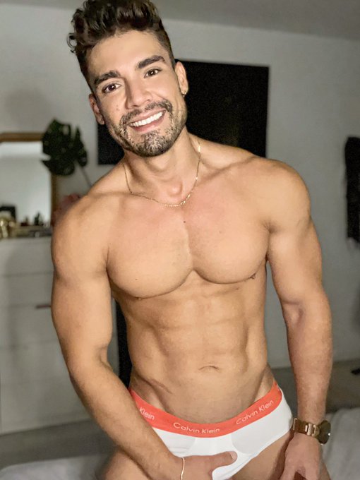 Lo mejor de mi lo tienes en:  https://t.co/C3K2DywwMS  Suscr&iacute;bete y te muestro mis v&iacute;deos m&aacute;s ardientes<a href="/tag/valencia"class="tags"><span>#valencia</span></a><a href="/tag/onlyfans"class="tags"><span>#onlyfans</span></a>