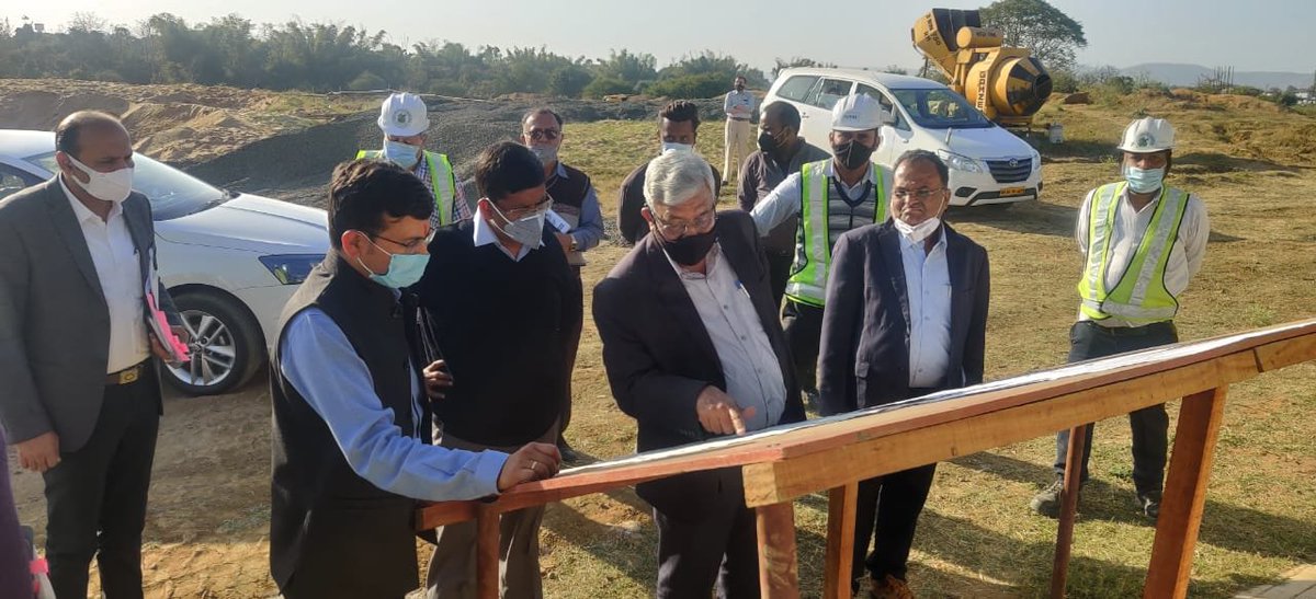 NikunjIAS's tweet photo. होशंगाबाद नगर सीवरेज परियोजना के अन्तर्गत कार्यों का निरीक्षण एवं दीन दयाल रसोई योजना और रेन बसेरा की व्यवस्थाओं का जायजा लिया गया,साथ ही सेठानी घाट पर नर्मदा जयंती महोत्सव की तैयारियों का अवलोकन भी किया गया. https://t.co/FrB8ZlKfBI