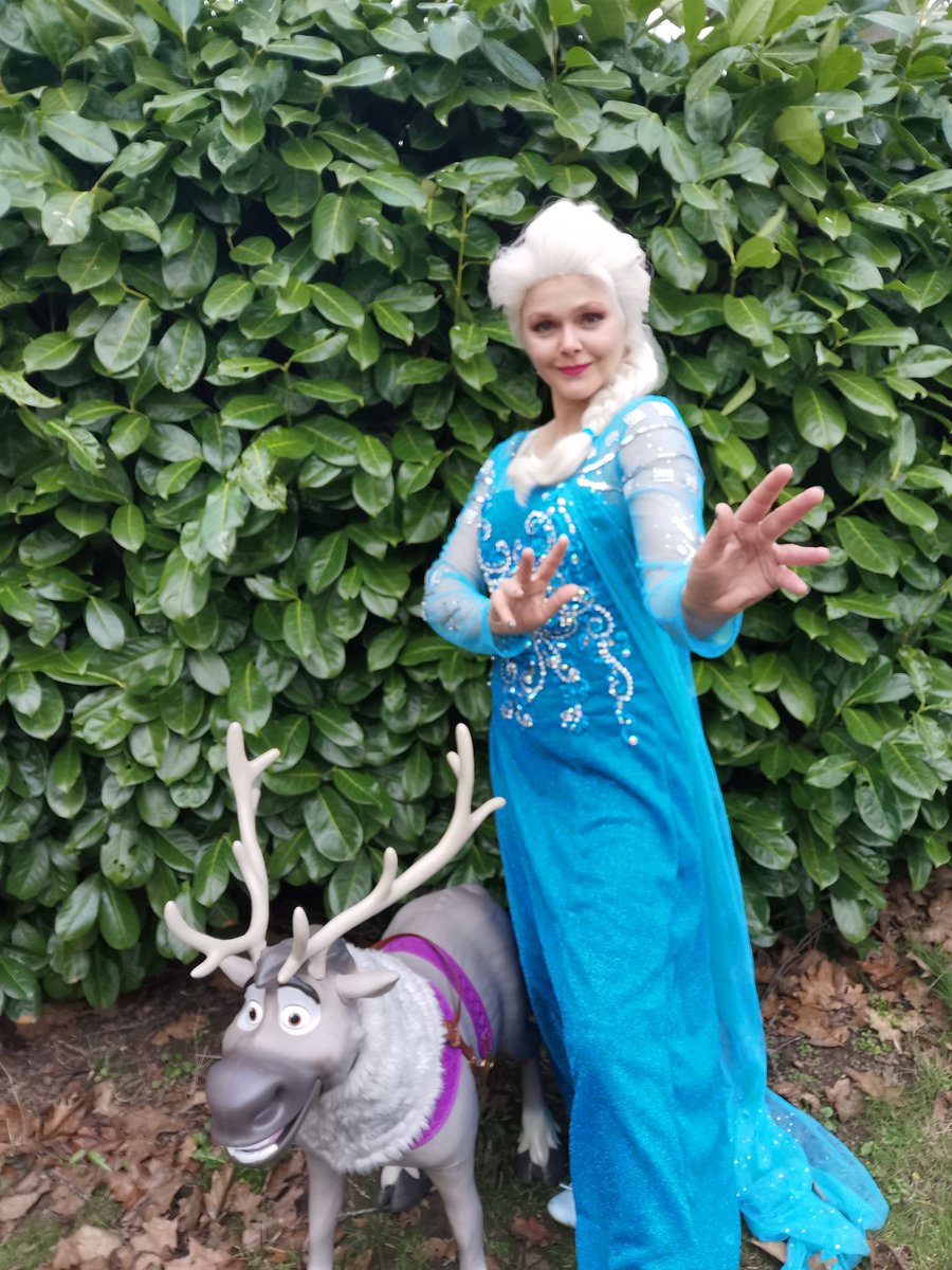 estellerlong's tweet photo. A fantastic Elsa party today and special written envelope with love. Thank you so much for having me and Sven celebrate your birthday with you #elsaparty #kidspartycircusworkshop #kpcw #sven #elsaprincessappearance https://t.co/viJSrxdcgo