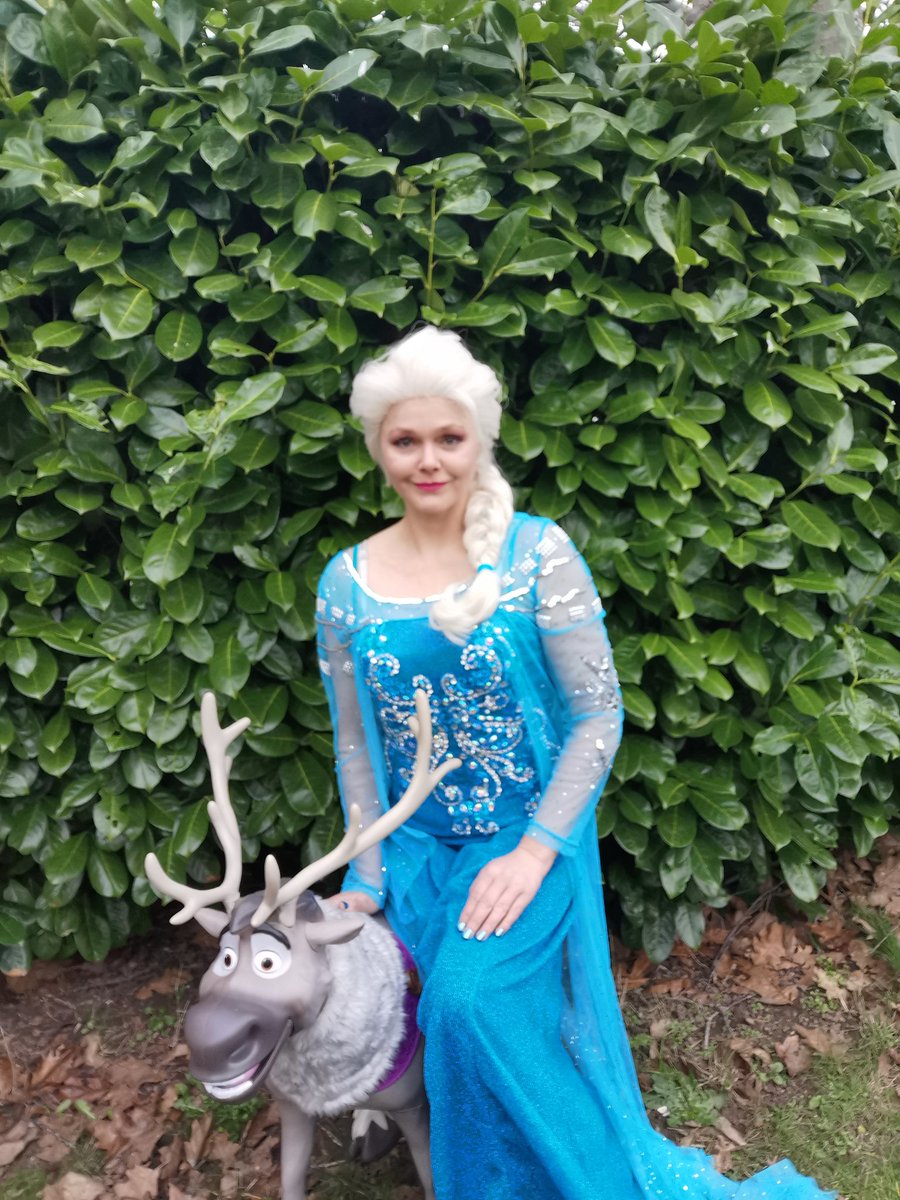 estellerlong's tweet photo. A fantastic Elsa party today and special written envelope with love. Thank you so much for having me and Sven celebrate your birthday with you #elsaparty #kidspartycircusworkshop #kpcw #sven #elsaprincessappearance https://t.co/viJSrxdcgo
