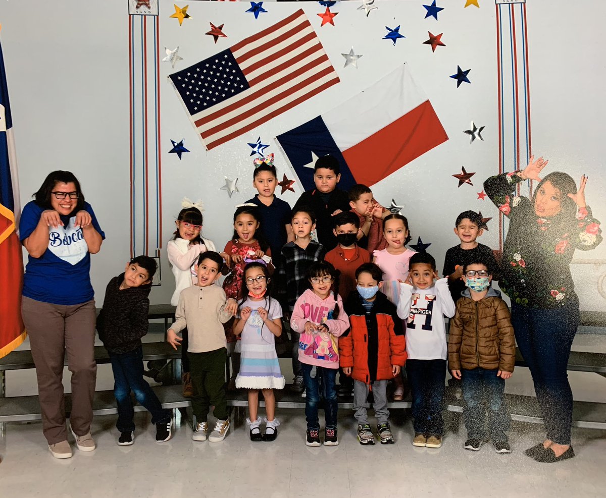 lilicarrasco138's tweet photo. DHE Kinder Collab class photo and silly pic. These kids are the sweetest and the cutest! #DHEBobcats #WeAreClintISD #kindercollab https://t.co/Jnw9SrduHS