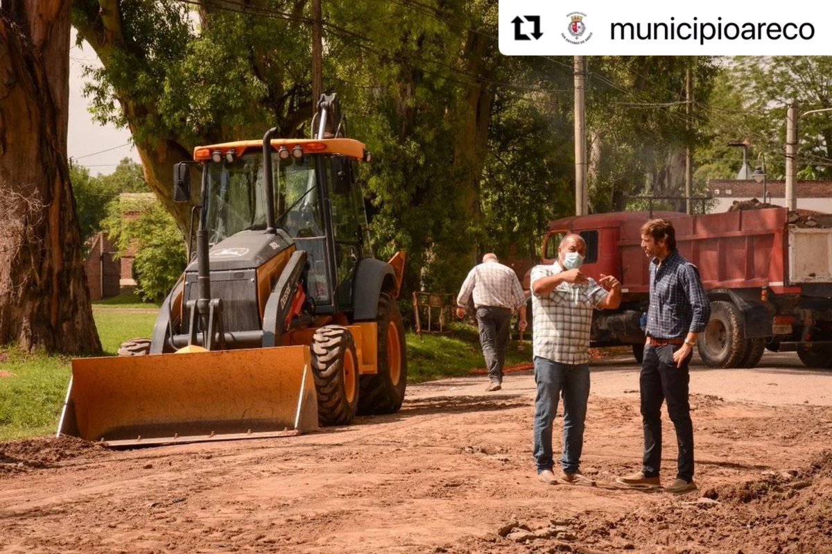 JuntosAreco's tweet photo. Continua🙌 el plan de mejoras; bacheo y asfaltado en @municipioareco #Avanzamos💪 @oscarcachinovie @JulianGianico #LucasSmarke🚧🚜 https://t.co/l41iBh5ZK8