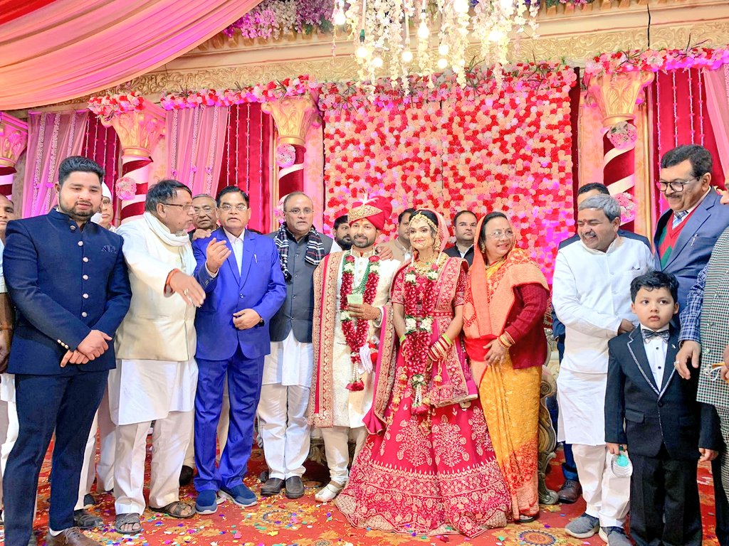 ग्वालियर के भितरवार से विधायक श्री लाखन सिंह यादव जी के यहां आयोजित विवाह समारोह में आज सम्मिलित होकर नवदम्पति को शुभाशीर्वाद प्रदान किया ।