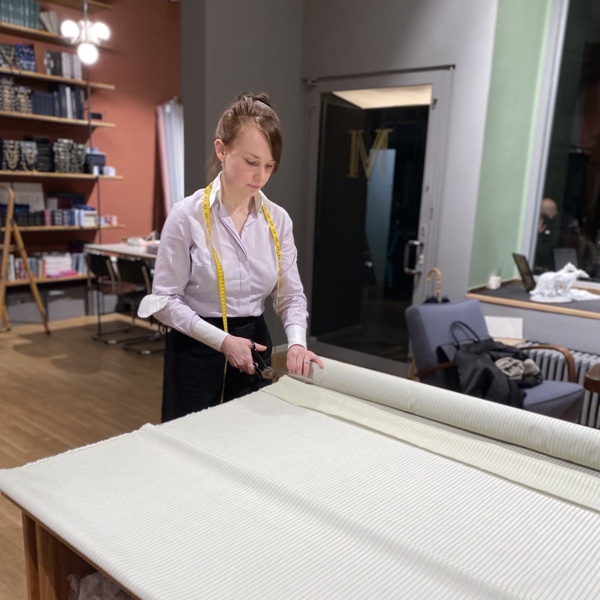 #MeasureTwiceCutOnce 

For the purpose of the continuing education of our colleague Ms. Emily Jeanes we invite you to join us this 

Friday
11/02/2022

in our store in Bleibtreustraße 27, to be measured.

All customers,

will receive a 10% discount on their order on this day.