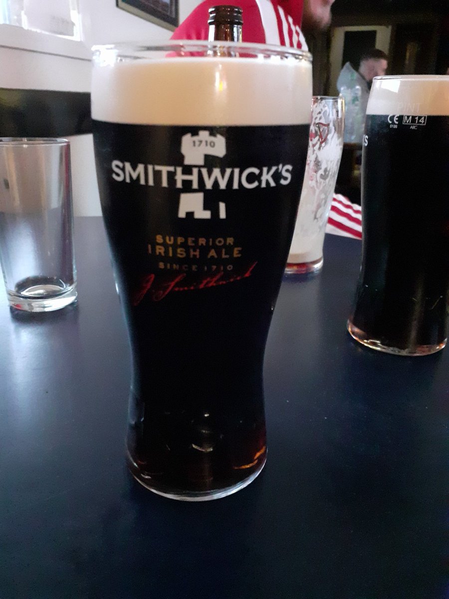 toekerr's tweet image. I feel conflicted , on the one hand it's Guinness but on the other it's in a smithwicks glass but it tastes great?