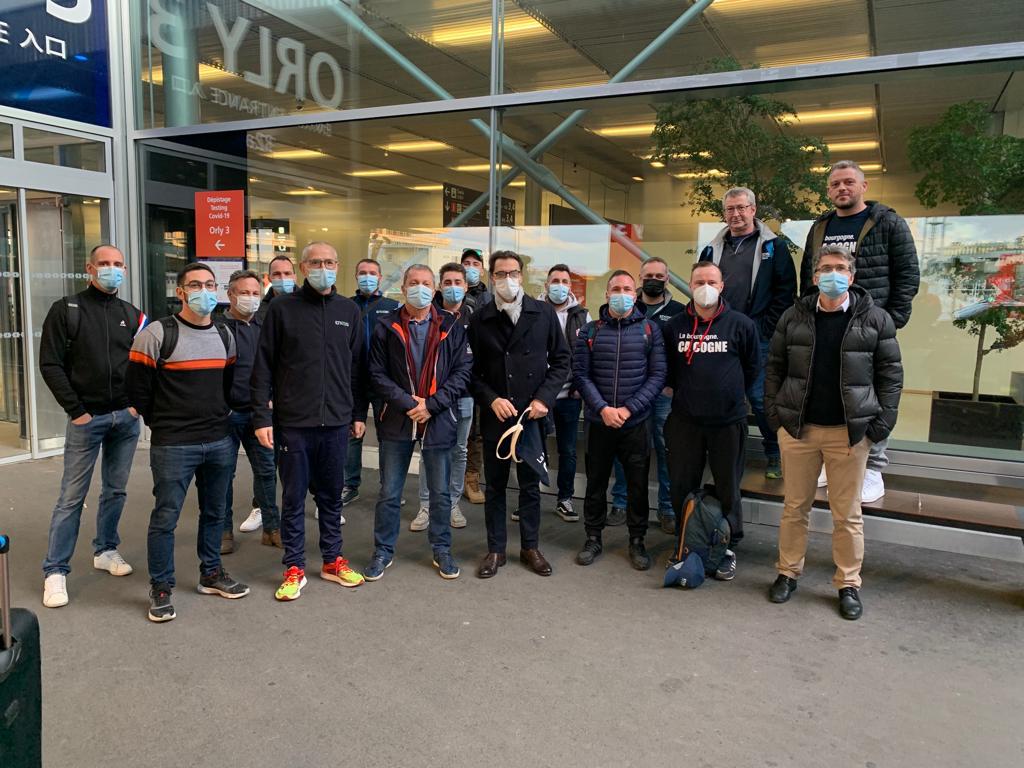 enedis's tweet photo. Les équipes d’@Enedis_Picardie et @Enedis_bourg sont sur le départ pour apporter leur support technique aux équipes de @edf_reunion et rétablir le courant après les dégâts causés par le cyclone #Batsirai 🇷🇪 #servicepublic #Fire https://t.co/avZNlhXJBr