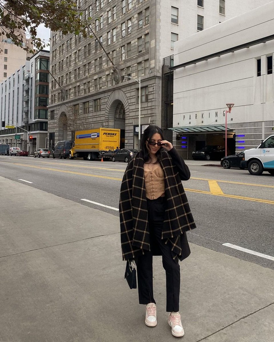 VeronicaEleano's tweet photo. &amp; sometimes I dress weather appropriate 😉 #ootd https://t.co/aPDeL3Cl83