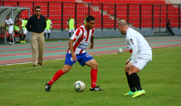 9 de febrero de 1969

Nació José de Jesús Vera, merideño del 11 histórico

Jugó en el Rojiblanco entre 1986/87, 1996-2000, 2001/02 y 2004/05.

Marcó 20 goles

Participó en la histórica Libertadores de 1999

Fue subcampeón de la Copa Venezuela como DT del equipo en 2008 y 2012.