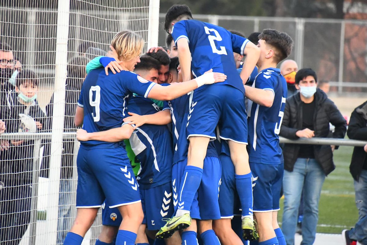 CESabadell's tweet photo. ⏱ FINAAAAAAAL a Olímpia | Juvenil ‘A’ 1 - @RCDEspanyol 0

🔥 Victòria de prestigi 
😍 𝗤𝘂𝗶𝗻 𝗽𝗮𝗿𝘁𝗶𝗱𝗮̀𝘀, 𝗲𝗾𝘂𝗶𝗽! 
⚽️ Filippo 

Gràcies pel suport, afició 💙🤍

#AmbUnParell | #5000Arlequinats https://t.co/fmNOQ2vnB6