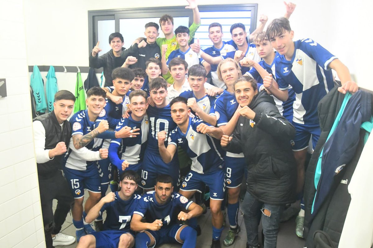 CESabadell's tweet photo. ⏱ FINAAAAAAAL a Olímpia | Juvenil ‘A’ 1 - @RCDEspanyol 0

🔥 Victòria de prestigi 
😍 𝗤𝘂𝗶𝗻 𝗽𝗮𝗿𝘁𝗶𝗱𝗮̀𝘀, 𝗲𝗾𝘂𝗶𝗽! 
⚽️ Filippo 

Gràcies pel suport, afició 💙🤍

#AmbUnParell | #5000Arlequinats https://t.co/fmNOQ2vnB6