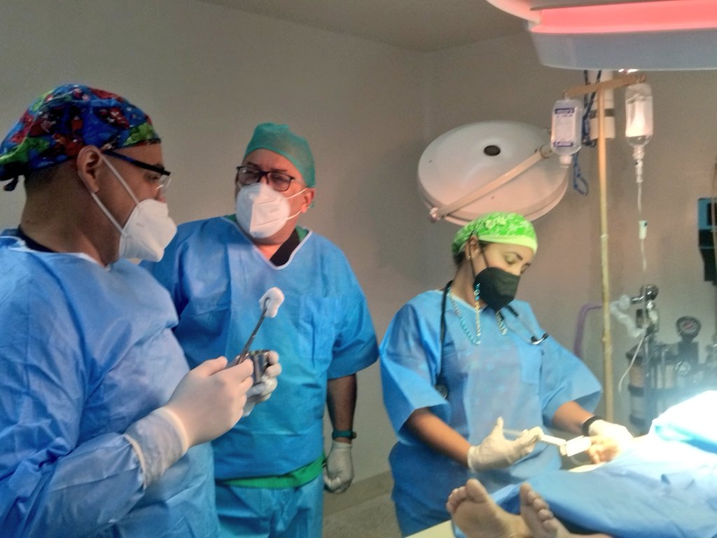 HospiRazettiBna's tweet photo. 34 niños beneficiados en jornada quirúrgica en hospital Dr. Rafael Rangel d Aragua d Barcelona enmarcados en el plan #YoMeAnotoPorMiHospital impulsado por el Gob @luismarcanos con diagnósticos d hernias inguinales, umbilicales, epigástricas e hidroceles
#AsíSeConstruyeElBienestar https://t.co/h7eAI9hUEO
