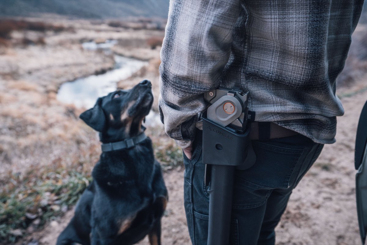 aclim8gear's tweet photo. This pup knows a thing or two about being a trusted companion. The COMBAR™ holster is designed to accompany you on any expedition that requires quick, easy access to your multitool.
—
#ACLIM8
#DesignedForAdventure https://t.co/I9pcJb94Yx