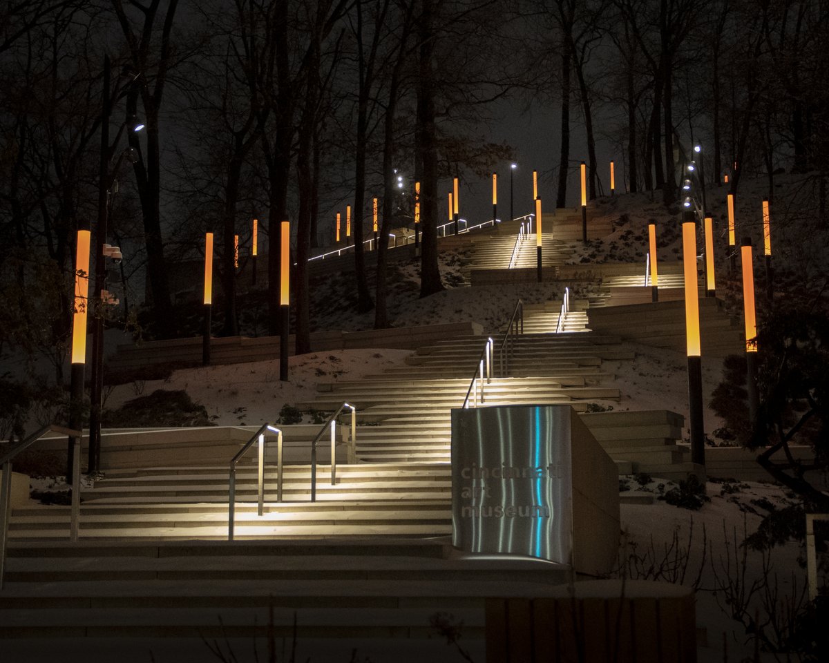 tcwilson1's tweet photo. @cincyartmuseum Art Climb on a snowy and icy night https://t.co/0peBynNIV0