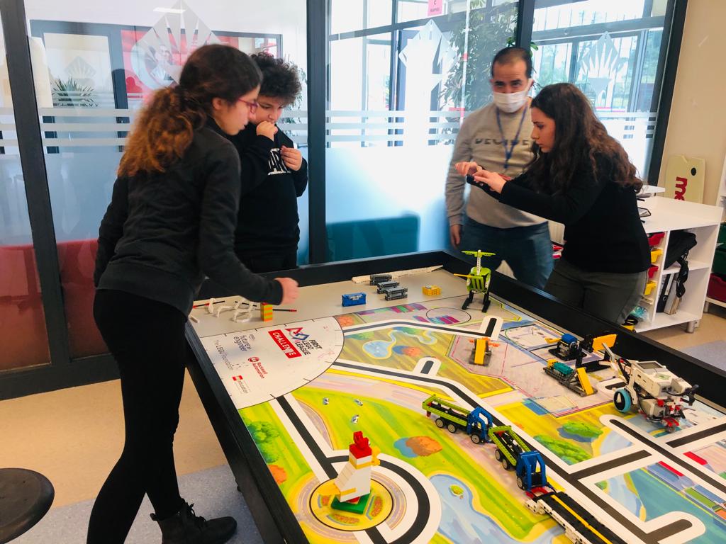 troia1718's tweet photo. First LEGO Lig Challenge 18.Sezon Türkiye Yerel Turnuvalarına takımımız olarak katılım sağladık. Yarın Jüri oturumunda tekrardan görüşmek üzere.💪🤖💫♥️💙 https://t.co/cz4itNtkFx