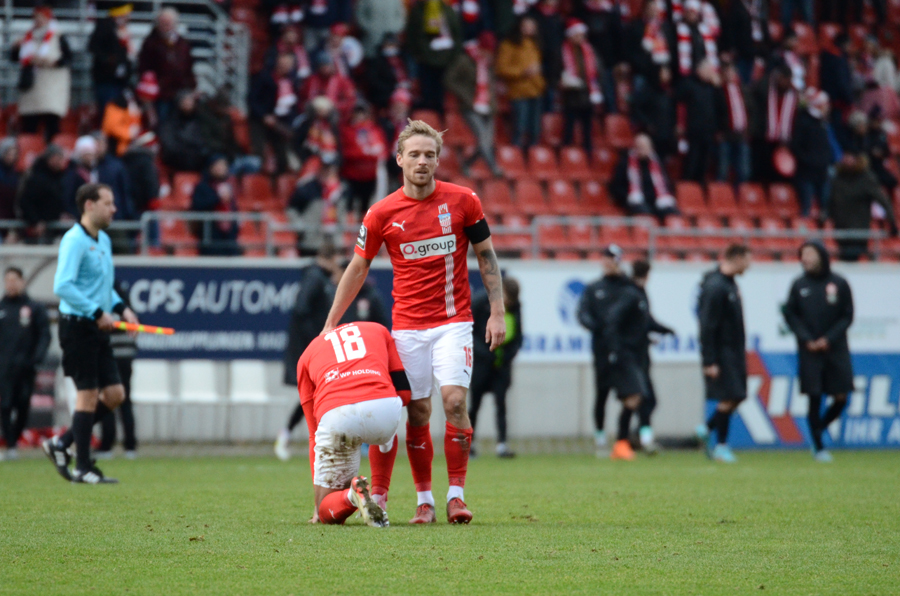 FSVZwickau's tweet photo. 📝 Unser Spielbericht zum "gebrauchten Nachmittag" gegen die @Rote_Teufel 👉 https://t.co/3uhc2ZYDGJ
#FSVFCK https://t.co/NnuH2Ocb8t