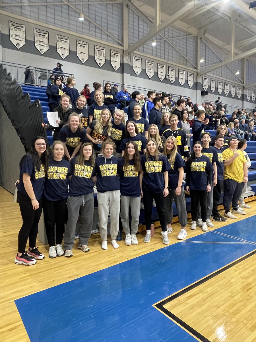 Bryapps's tweet photo. Sparta & Hopkins are proud to support #OxfordStrong Awesome to see our Michigan communities come together to support one of our own! #FromTheMitten @DavidFlowers88 @HHSLadyVikings https://t.co/vCRk2soiXc
