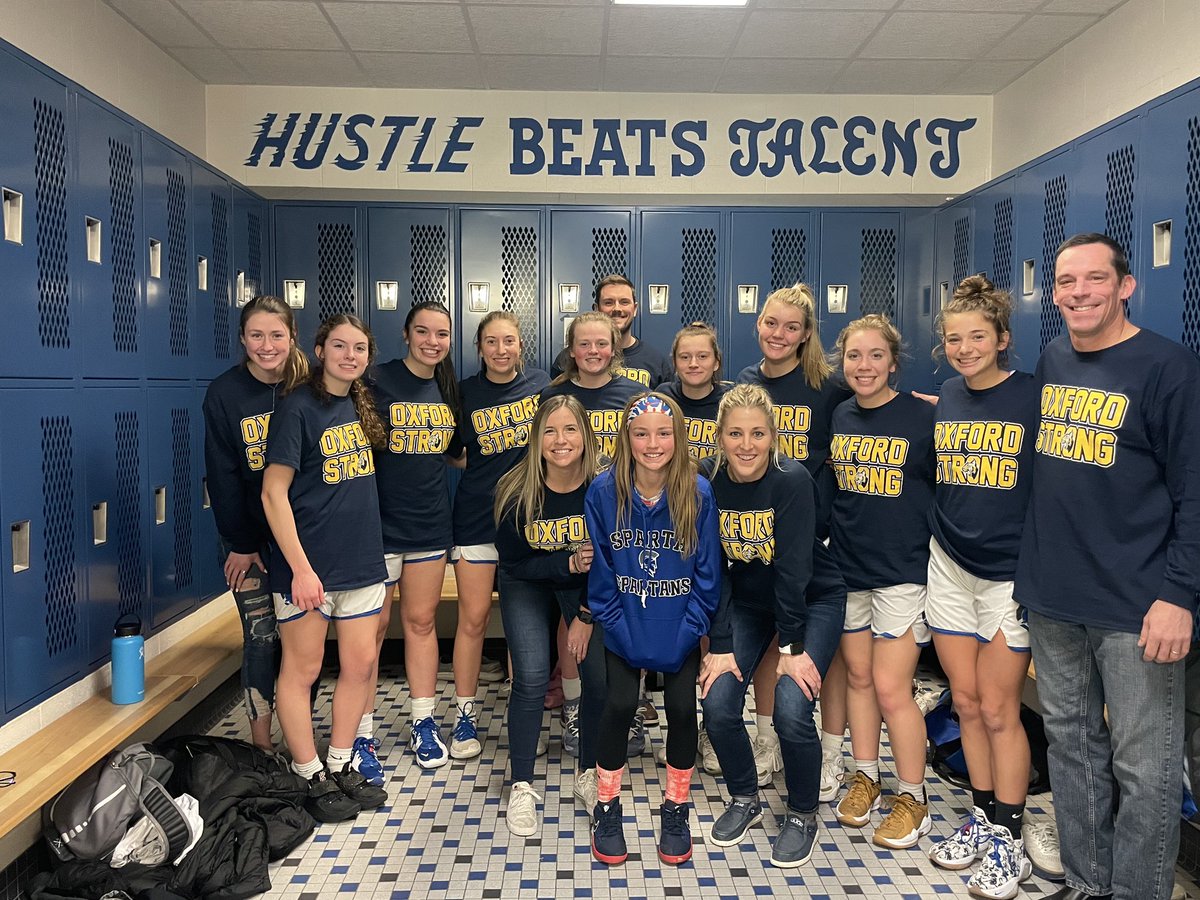 Bryapps's tweet photo. Sparta & Hopkins are proud to support #OxfordStrong Awesome to see our Michigan communities come together to support one of our own! #FromTheMitten @DavidFlowers88 @HHSLadyVikings https://t.co/vCRk2soiXc