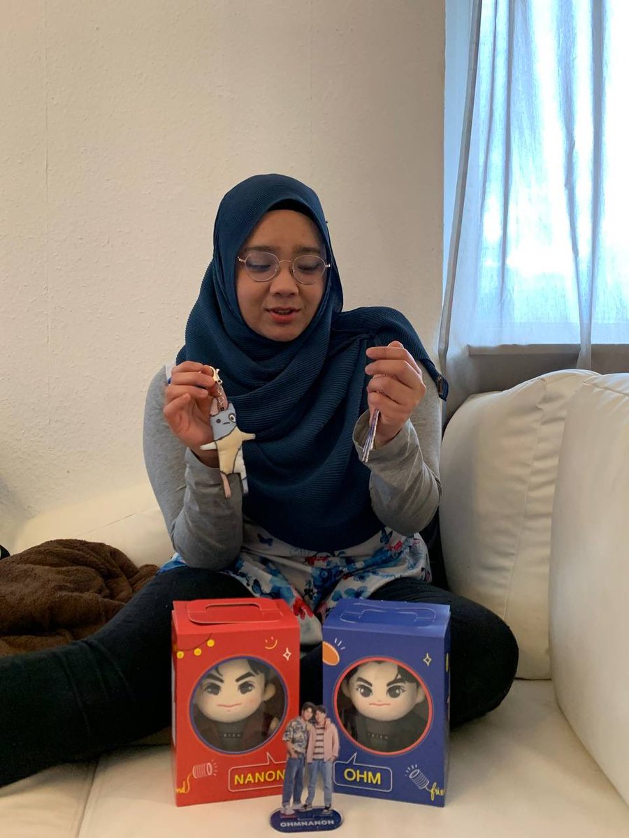 only_syifa's tweet photo. 05.02.2022 ✨ Happiest of birthdays ever! Because these arrived today!! #ohmnanon #BadBuddySeries manifesting @ohmpawatt @mynameisnanon to wish me happy birthday ✨ but these plush dolls already gave me a happy birthday!!! 🥳 https://t.co/jK8X0Q3KUx