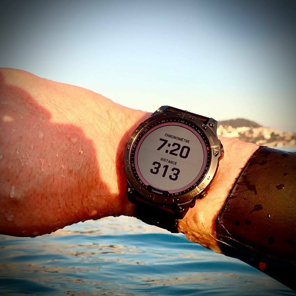 TriNakan's tweet photo. Pour certains tests, il faut avoir un peu de courage. Même du côté de Nice, l’eau affiche un petit 14°C. Mais j’étais impatient de savoir comment se comporterait la puce GPS de la fenix 7 en eau libre!!
.
.
.
#garmin #garminfrance #nice #openwaterswimmin… https://t.co/ym2n2iFVJT https://t.co/GWo6JjPnzn