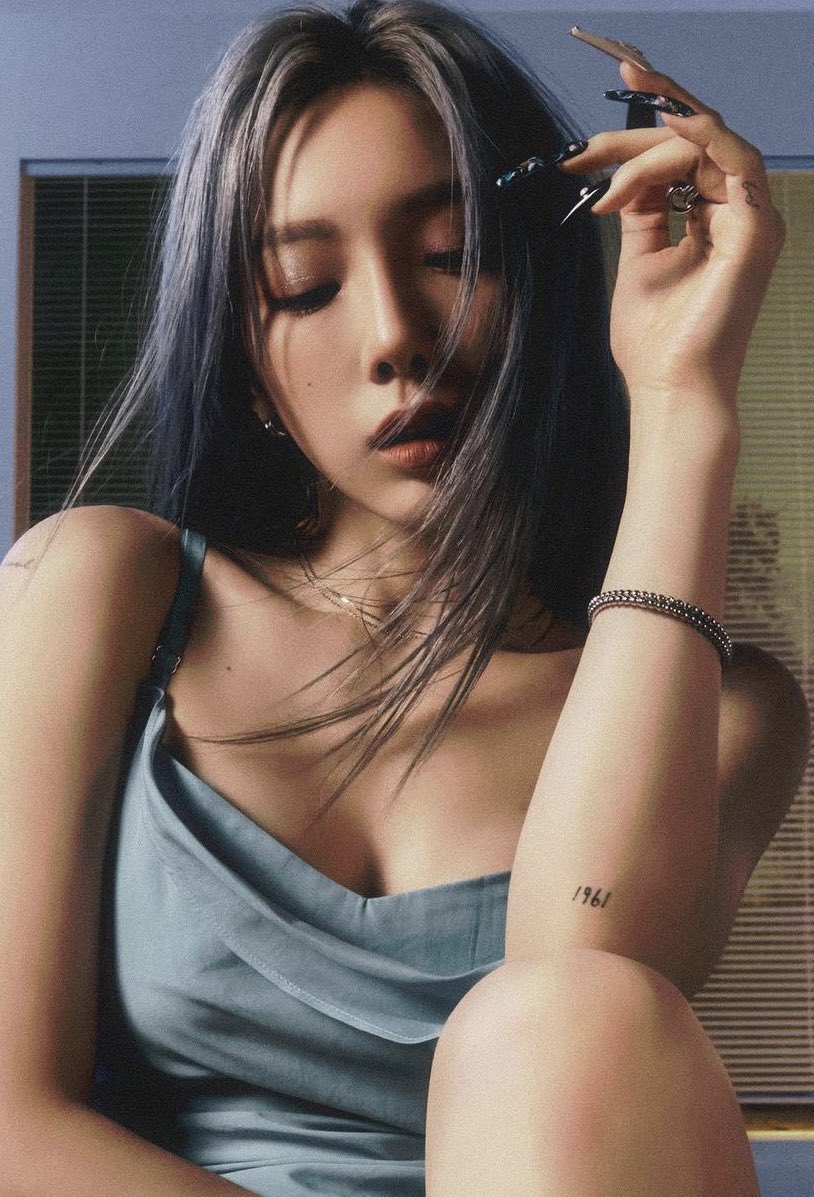 porcel444in's tweet photo. insanity.. this is insane who photographed taeyeon i need to know https://t.co/iJsWzfQD7a