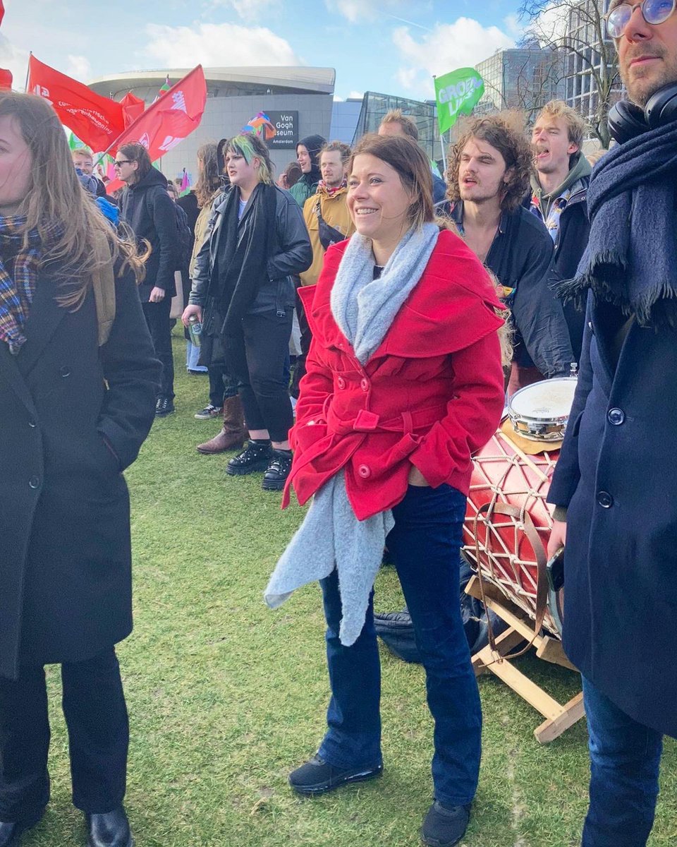 Even los van de politieke discussie: ik ben ook gewoon trots op mijn oude club, de <a href="/studentenbond/">Landelijke Studentenvakbond</a>, die samen met alle andere jongerenorganisaties laat zien hoe belangrijk het is dat jongeren hun stem laten horen ✊🏼

Voelde me weer helemaal thuis vandaag.
#compensatieprotest