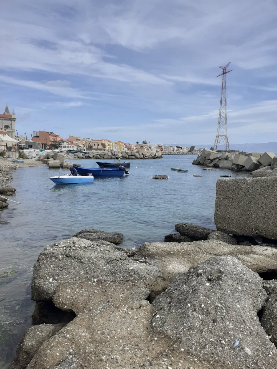 Lightpinksoul's tweet photo. Messina #Torrefaro 5 febbraio 2022  cielo senza sole, ma dava 20 gradi.. https://t.co/e0rBXMxK56