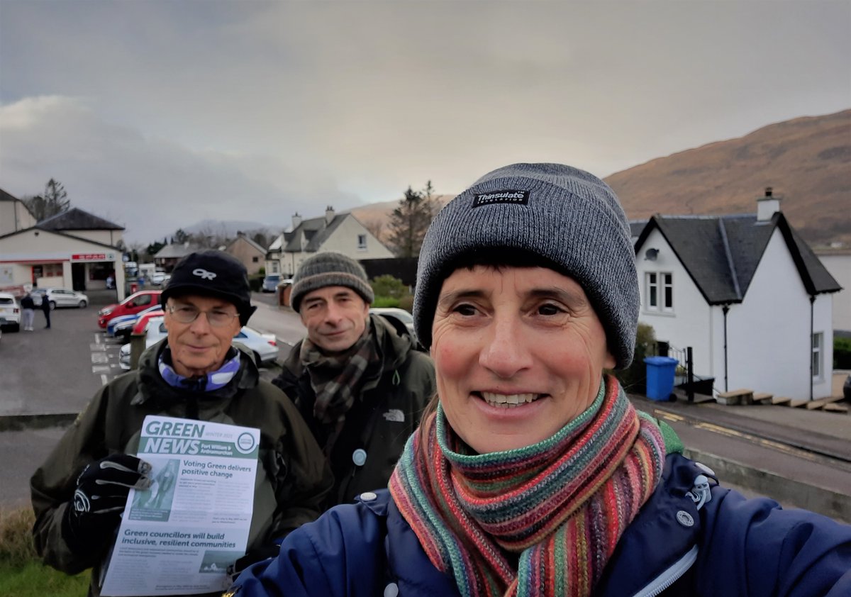 The campaign begins - out spreading the Green message in Upper Achintore with the winter newsletter between storms and wet weather earlier this week.
#Highlands #Elections2022 #ScottishGreens