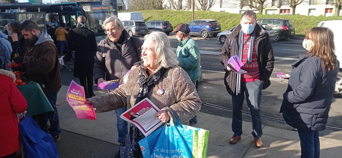 PCF_Montreuil's tweet photo. Nous sommes la France des jours heureux ! Les communistes de Montreuil mobilisé-es sur tous les fronts ! 👊 https://t.co/ghgBBW0UzS