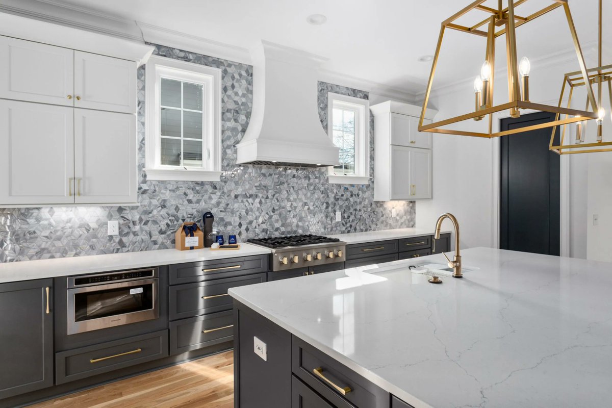UBSolutionsITB's tweet photo. Take a peek inside this recently sold stunner! ๐ง We can't get over all of the details. Get inspired at https://t.co/SoJK26OPOn.
#RaleighNC #CustomHomes #CustomHomeBuilder #UrbanBuildingSolutions https://t.co/THKyzrael0
