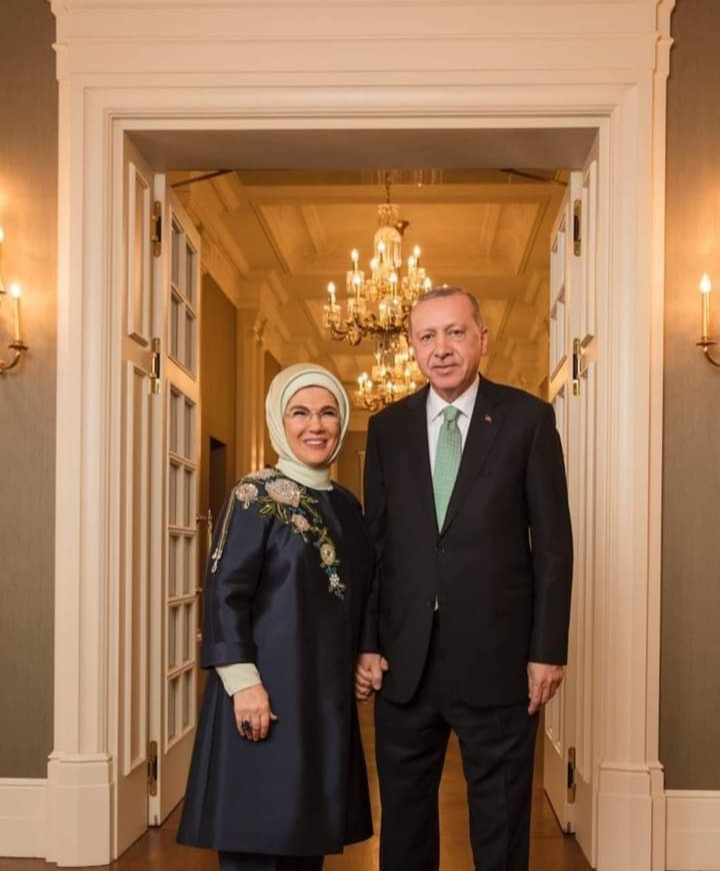 Sn: Cumhurbaşkanımıza ve değerli eşi Emine Erdoğan 'a ve tüm hastalarımıza Allah tan acil şifalar diliyorum. #RecepTayyipErdoğan