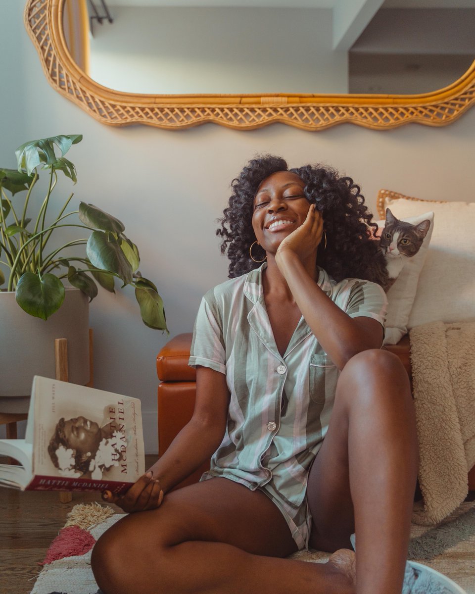 stitchfix's tweet image. Loungewear + kitten cuddles = the perfect Saturday mood
@itsnkenge #StitchFixInfluencer