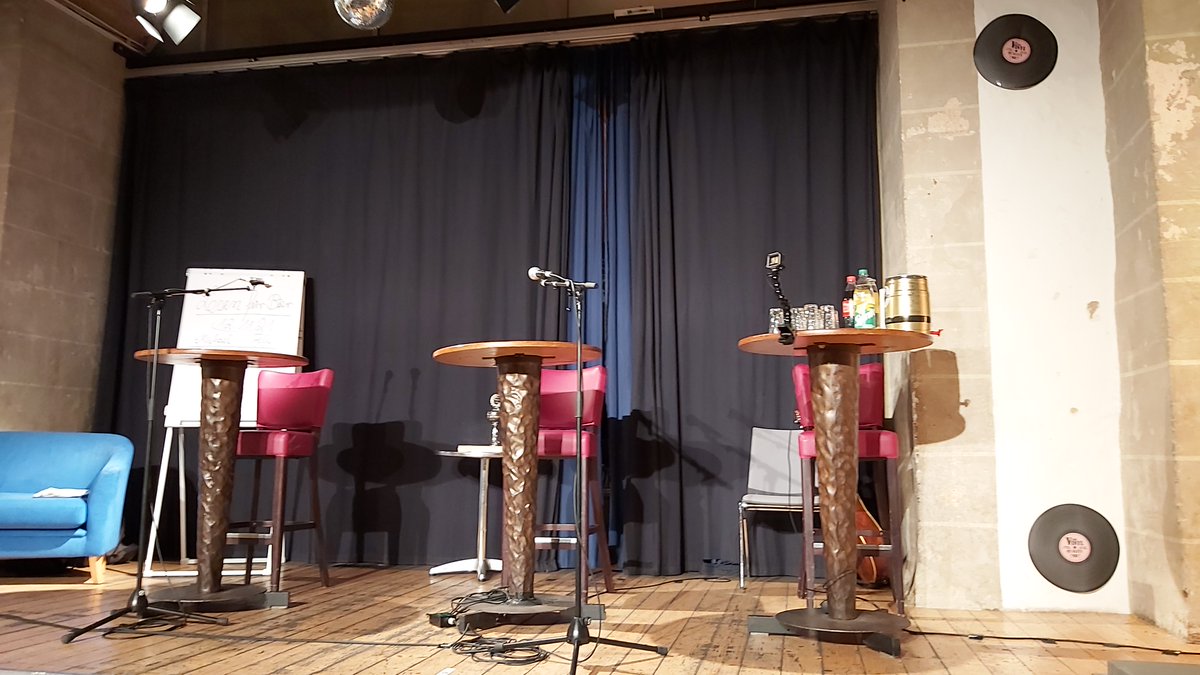 NajlaMm13's tweet photo. Gleich geht es zum Comedy Slam! Diesmal leider ohne Live-Stream. Drückt mir die Daumen! 🎤✍📝🗣
Natürlich werden die Hygienestandards eingehalten.👍🧼
#PoetrySlam #Iamwriting #amwriting #ComedySlam #storytelling https://t.co/wW51QFLcbn