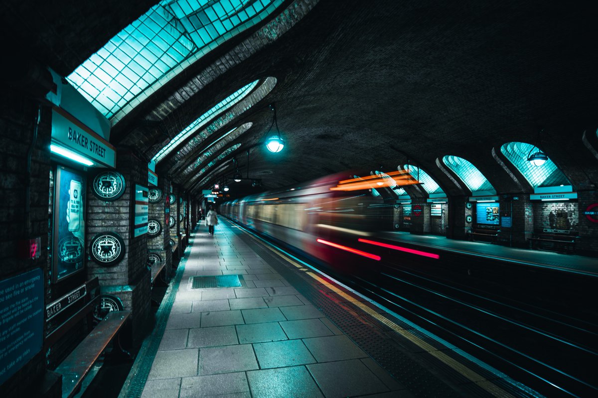 Winding your way down on Baker Street #photography #londonunderground #teal #london
