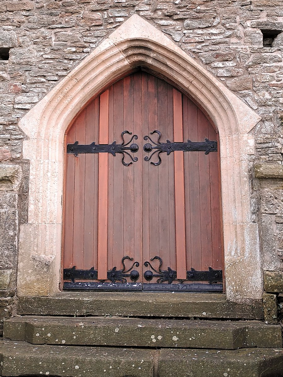 Ers symud i'r Cymoedd ddwy flynedd ôl, mae caredigrwydd y bobl yma'n dal i fy syfrdanu. Diolch i <a href="/LlanGuildhall/">Llantrisant Guildhall</a> a <a href="/DeanPowellPR/">Dean Powell - Guest Speaker</a> am y croeso cynnes heddiw, ac am y cyfle i fwydro am Dr William Price am hydoedd.

A dwi 'di cal llyfr am fwci-bos, sy'n briliant, achos dwi'n ddeg oed.