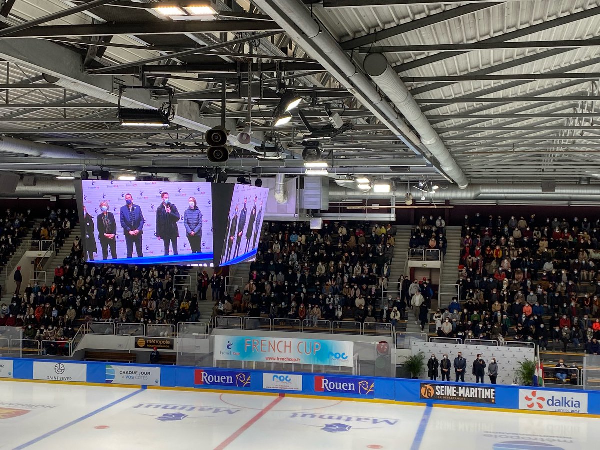 DavidLamiray's tweet photo. Avec @NicolasMayerNMR et @SarahVauzelle pour le lancement du programme libre de la @FrenchCupOF devant un public conquis! https://t.co/zBkreapq55