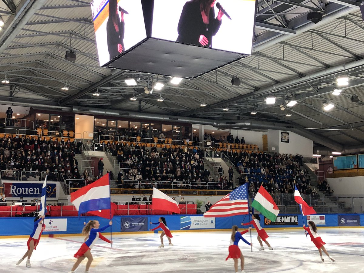 Avec <a href="/NicolasMayerNMR/">Nicolas Mayer-Rossignol</a> et @SarahVauzelle pour le lancement du programme libre de la @FrenchCupOF devant un public conquis!