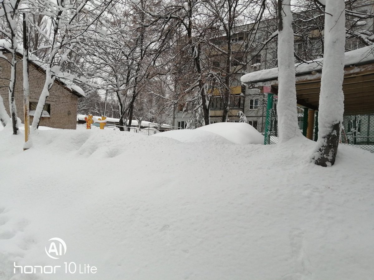 Волонтеры  «Молодой Гвардии Красноглинского района"присоединились к проекту "Твори добро и оно к тебе вернётся ", после сильных снегопадов помогли расчистить в МБДОУ &amp; 257 детскую площадку и восстановить снежный город.Спасибо вам ребята.